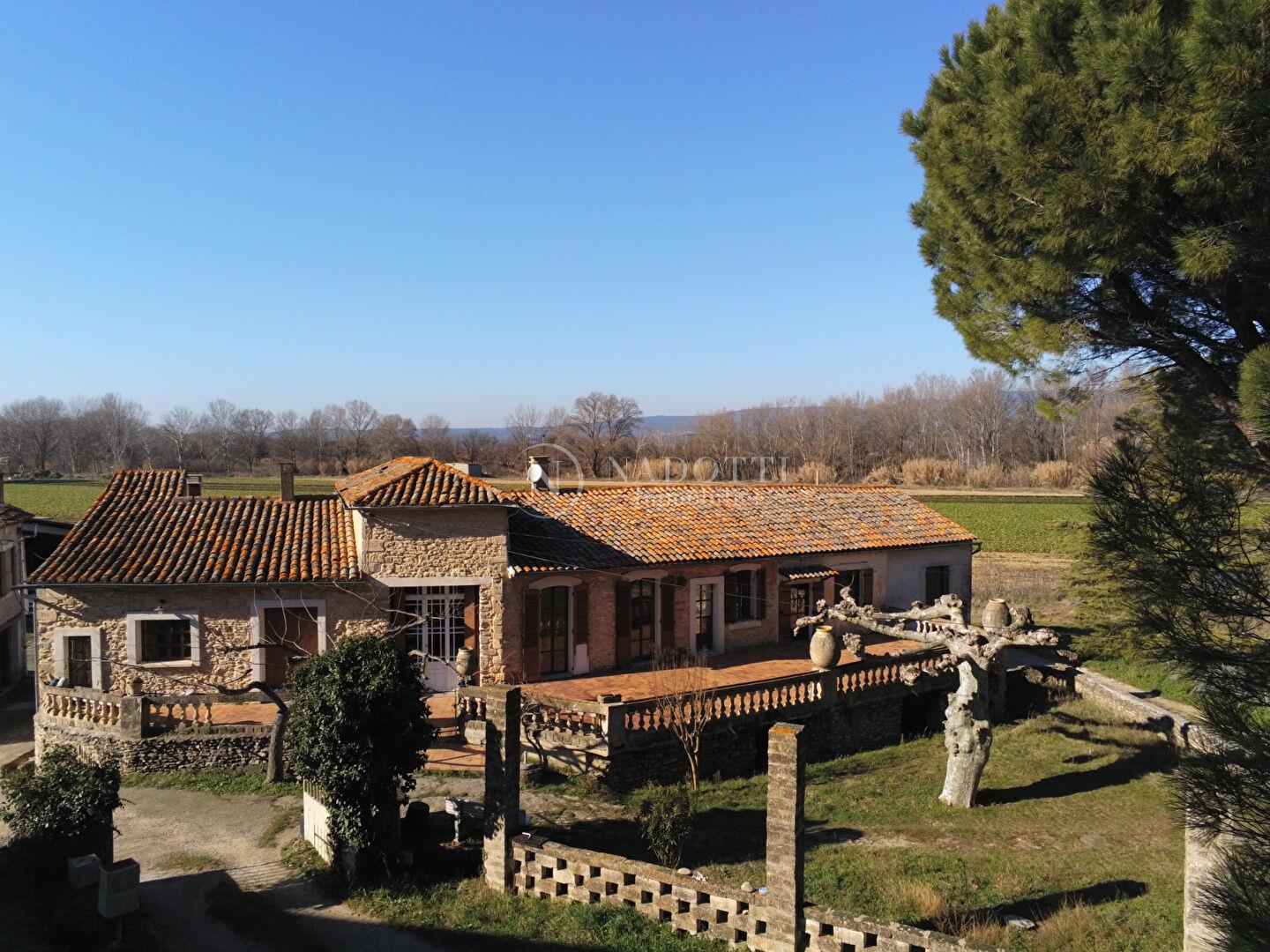 Menerbes