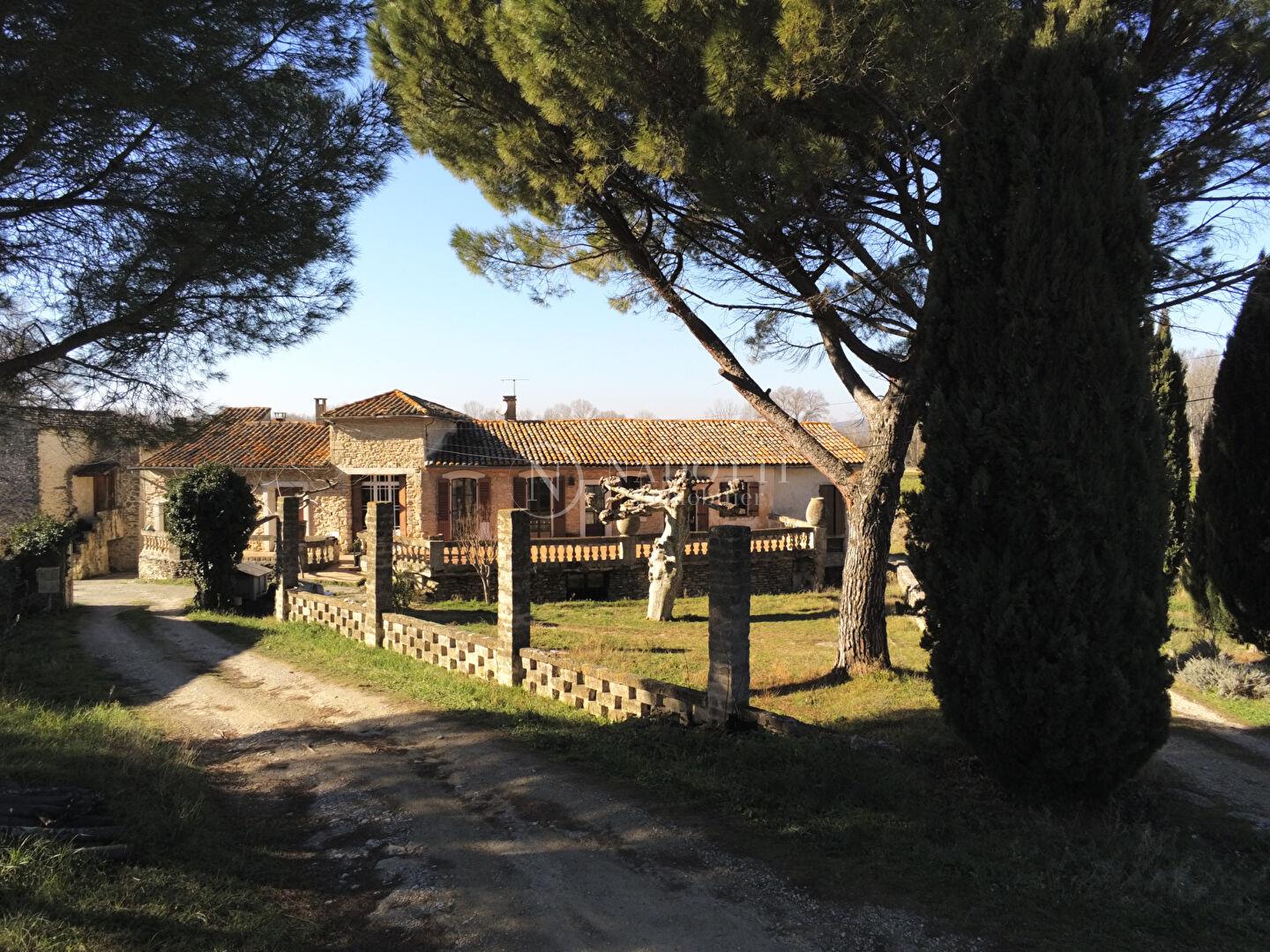 Menerbes
