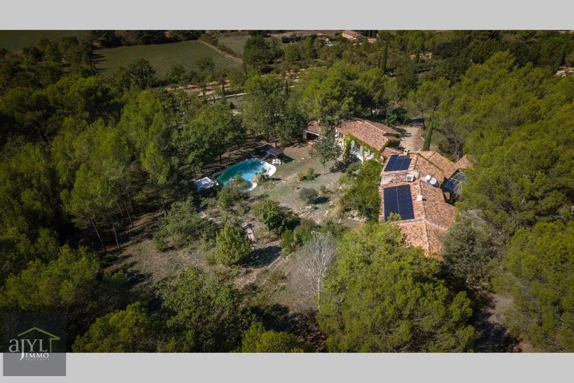Rognes - Exclusivity - Property 10p in a quiet area