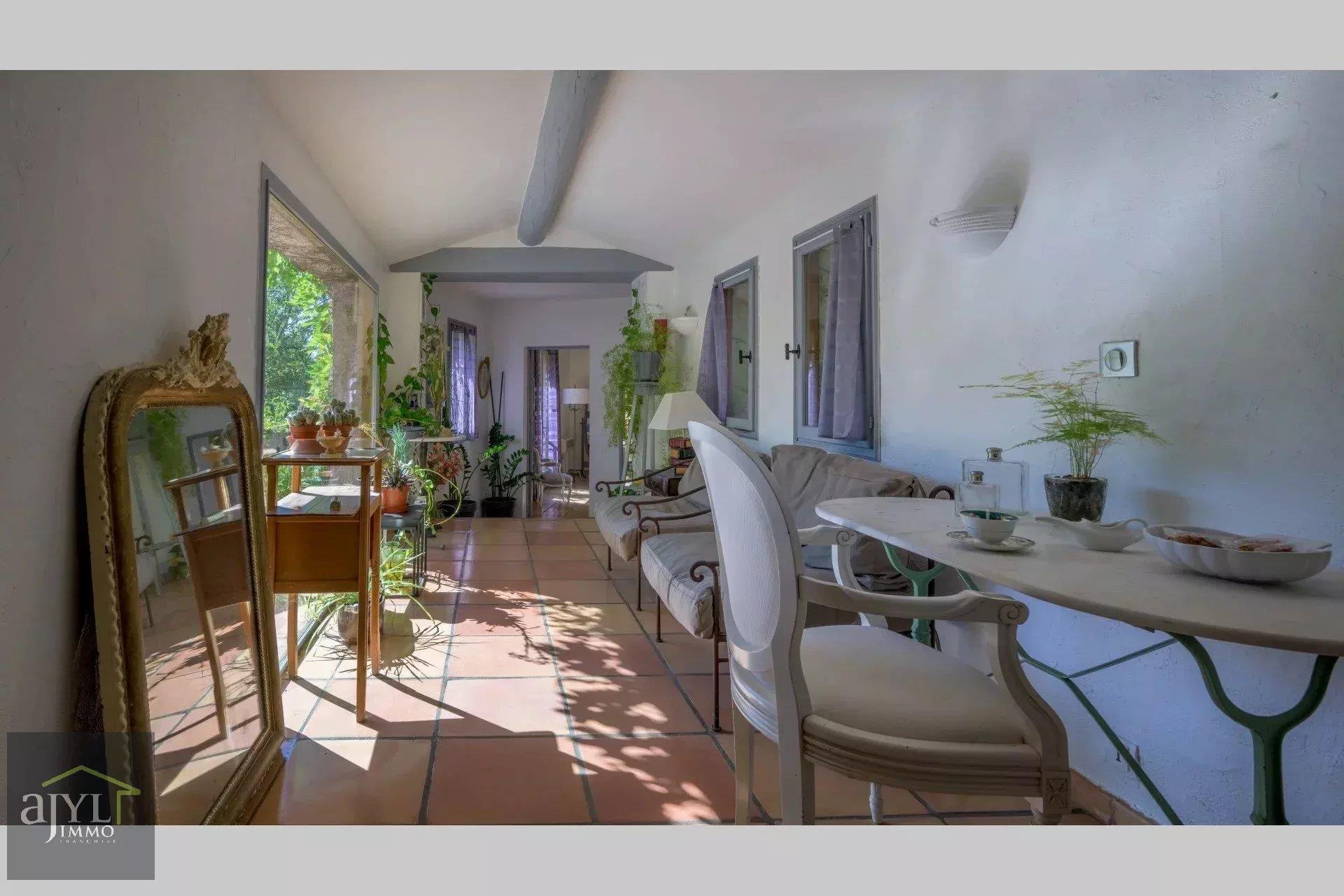 Rognes - Exclusivity - Property 10p in a quiet area