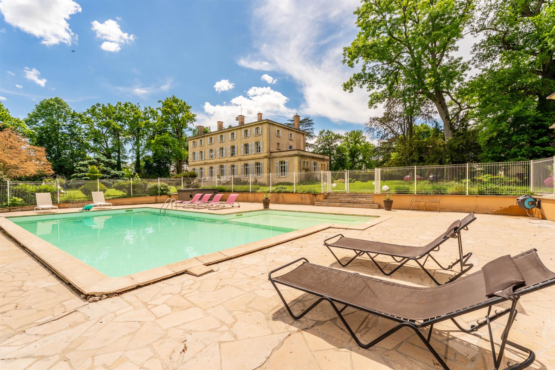 Superbe château du XVIIIe siècle sur son parc arboré