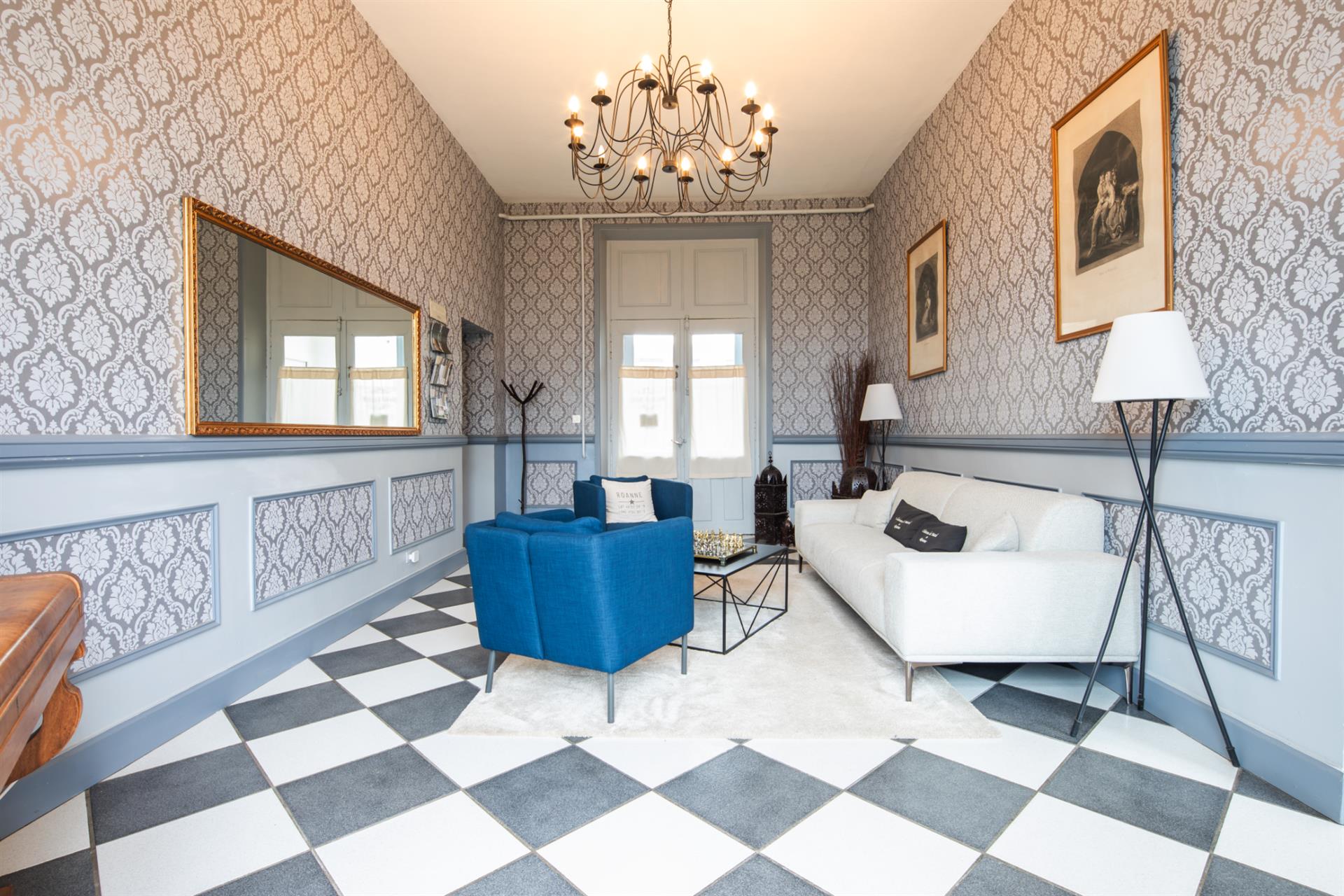 Sixteenth-century castle with reception rooms and gîtes