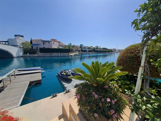 Exclusive Seafront Three bedroom Villa on Limassol Marina Fo