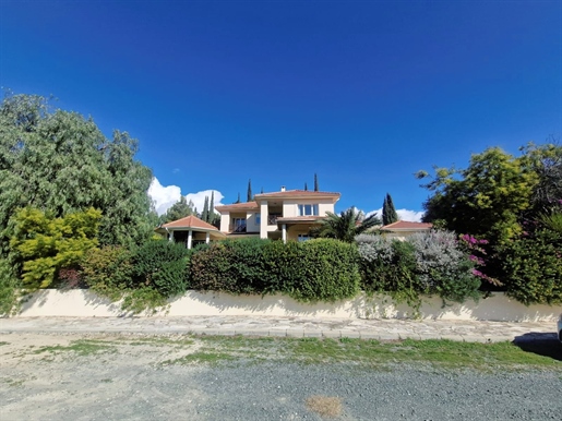 Exquisite Villa for sale in Laneia: Swimming Pool, Landscape
