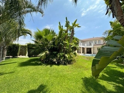 Sale beautiful private 4 bedroom villa with separate maids q