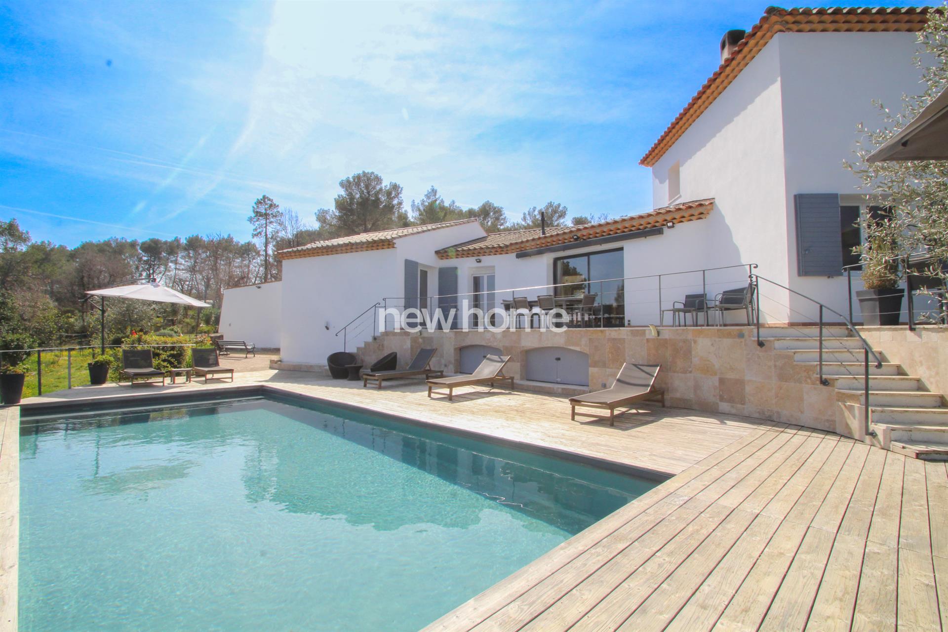 Exquisite Modern Villa with Panoramic Views