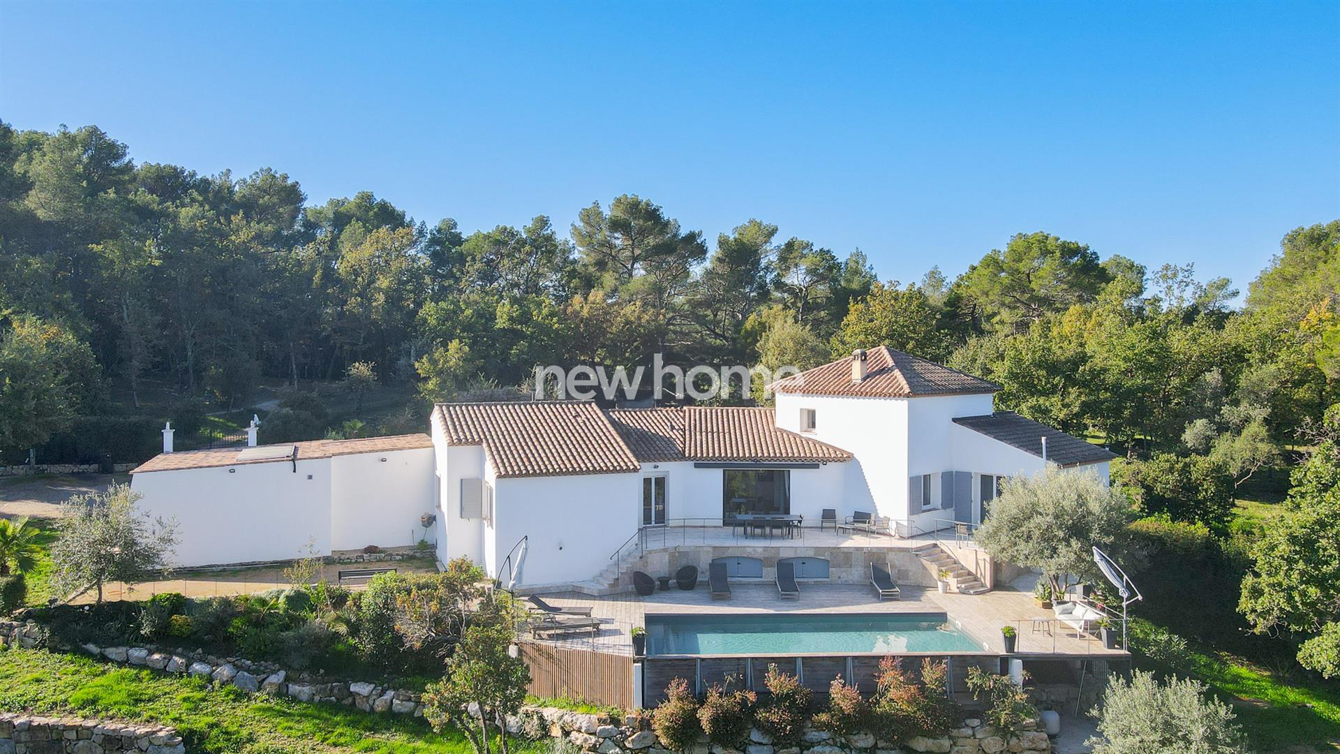 Exquisite Modern Villa with Panoramic Views