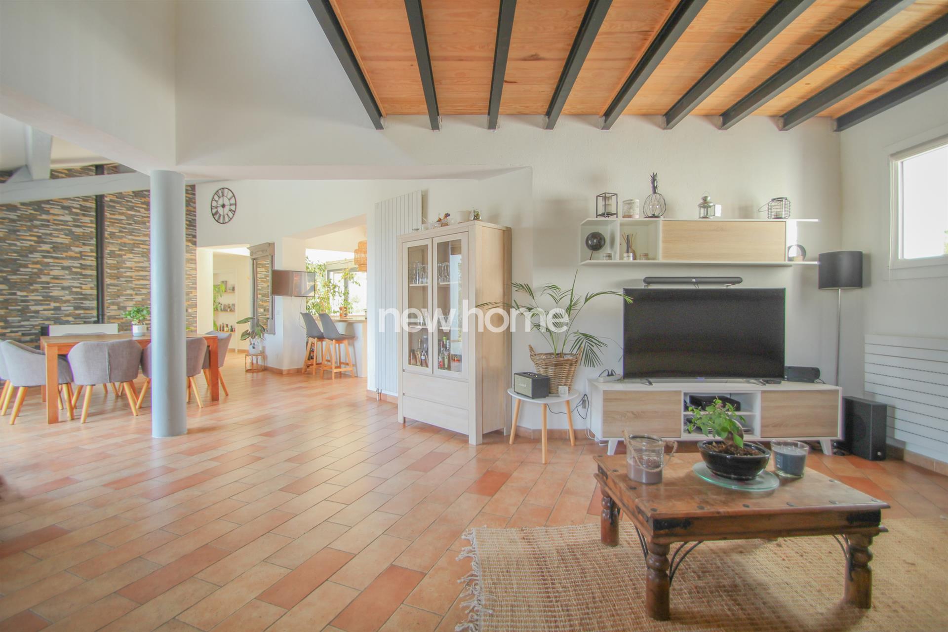 Exquisite Modern Villa with Panoramic Views