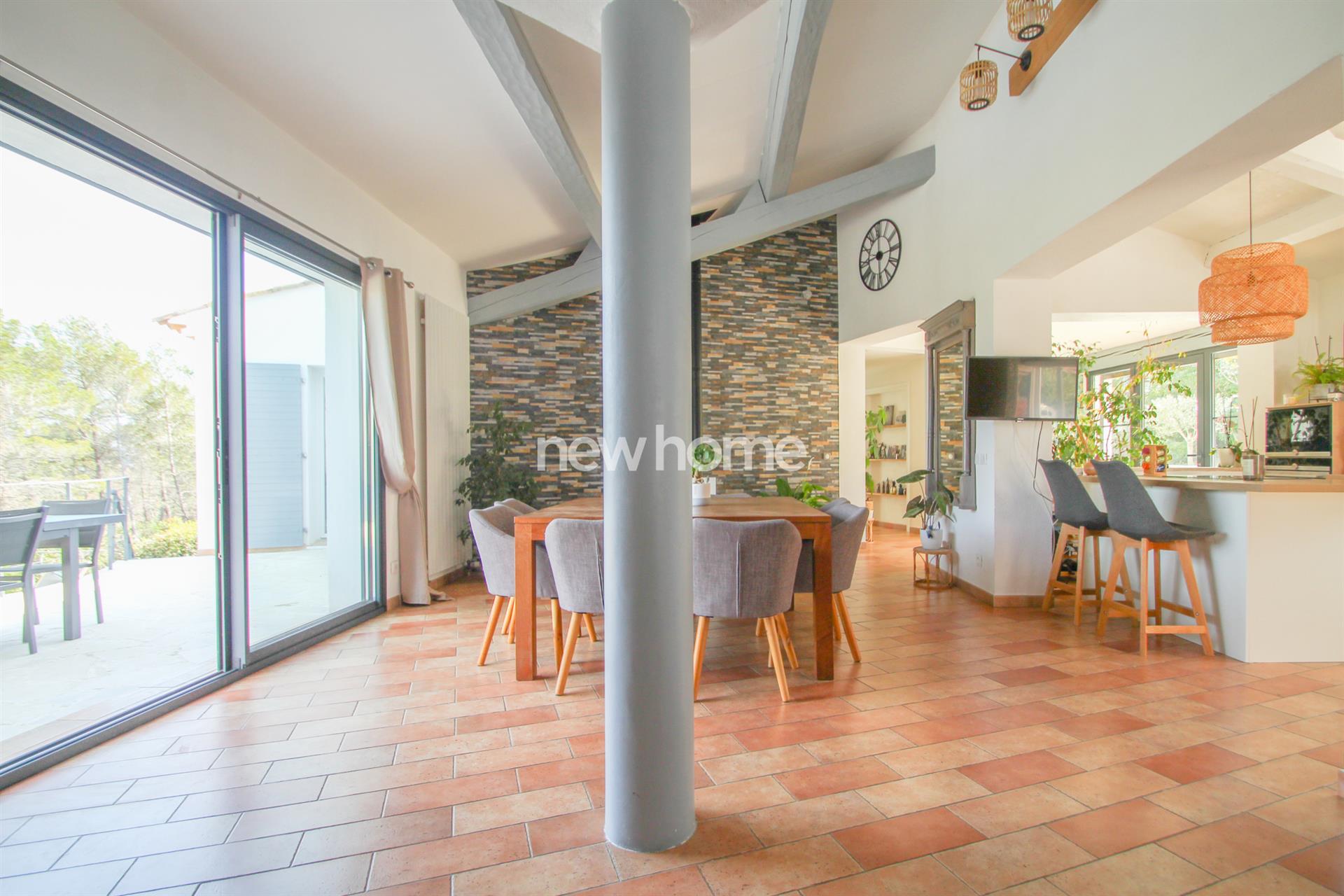 Exquisite Modern Villa with Panoramic Views