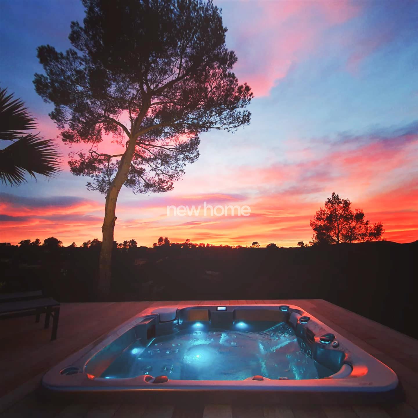 Moderne villa met uitzicht, zwembad en jacuzzi. - 23