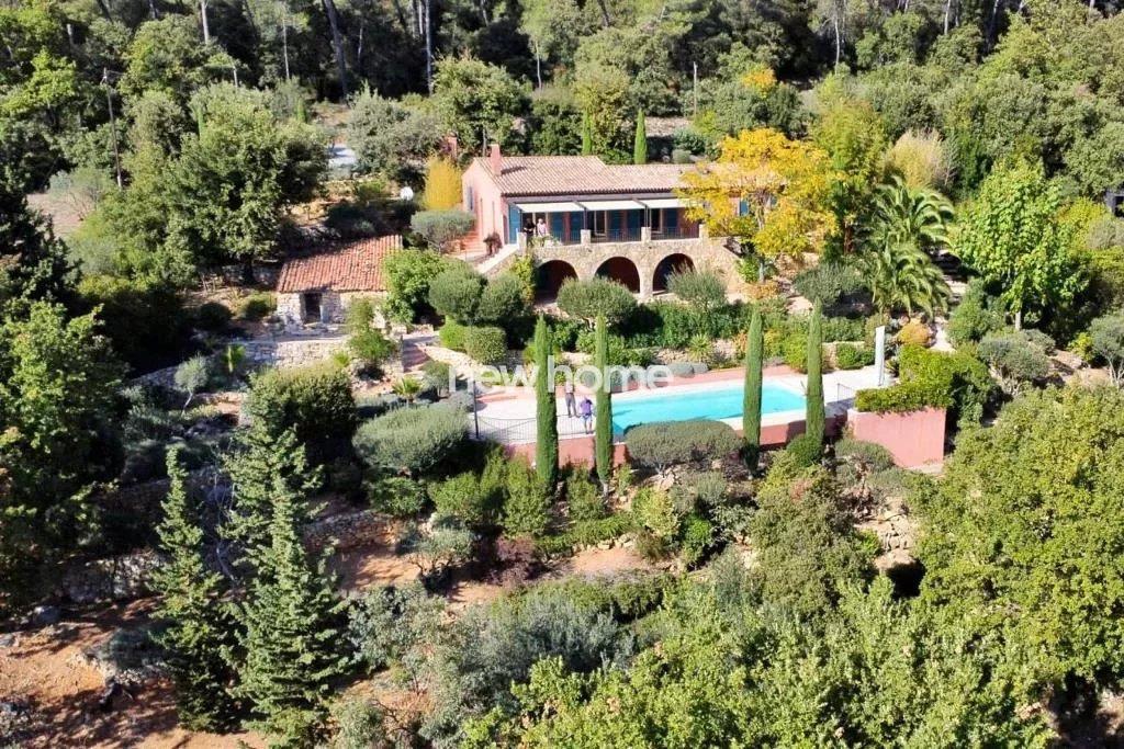 Exceptional villa with panoramic view in Lorgues