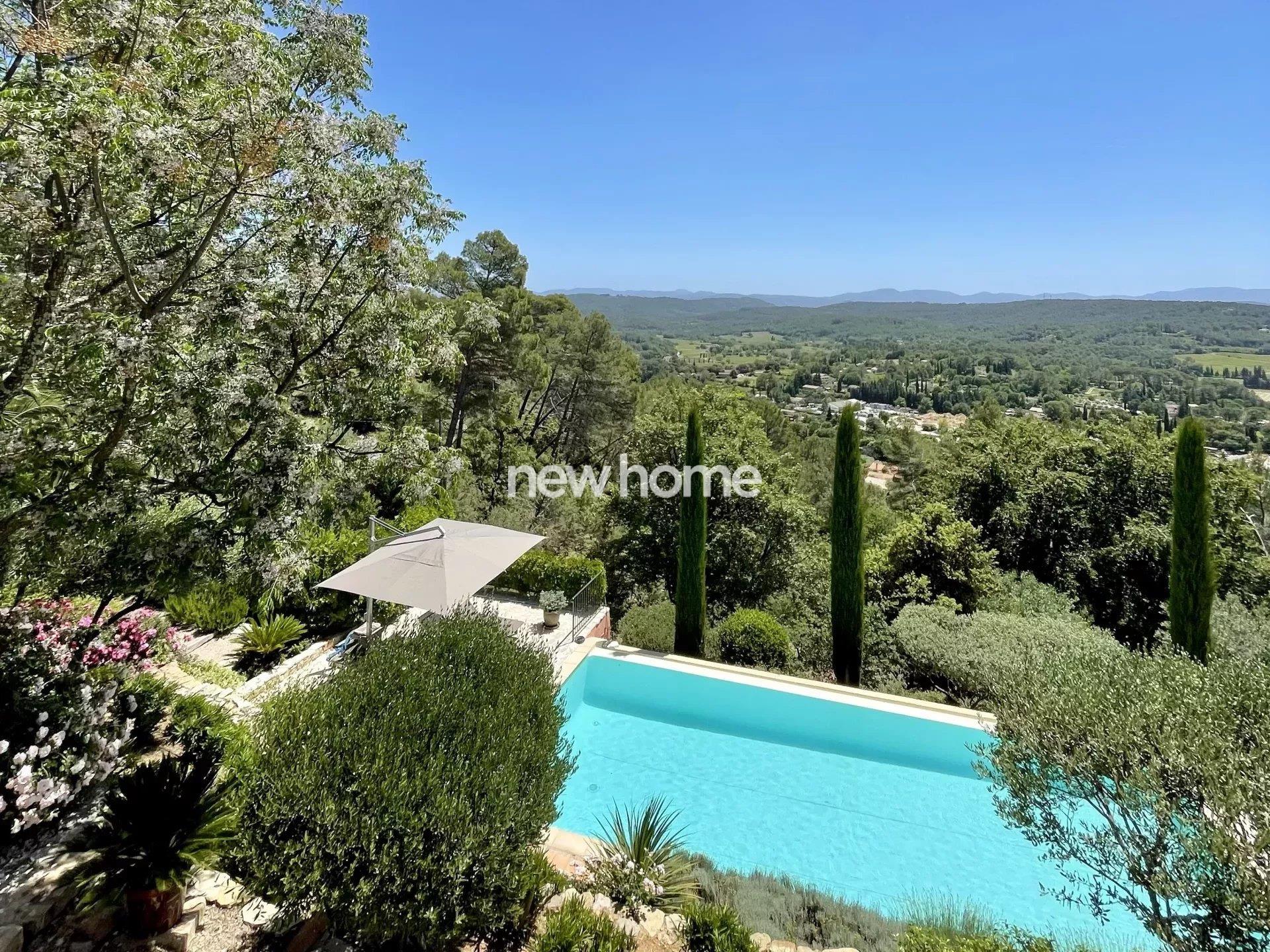 Exceptional villa with panoramic view in Lorgues