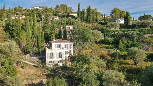 Beautiful villa in the picturesque hill side close to Fayence center