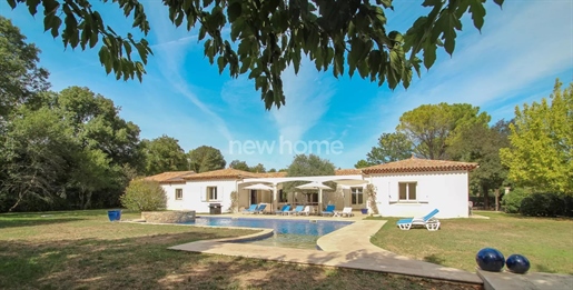Magnificent single-storey villa with swimming pool on 3000 m² of land