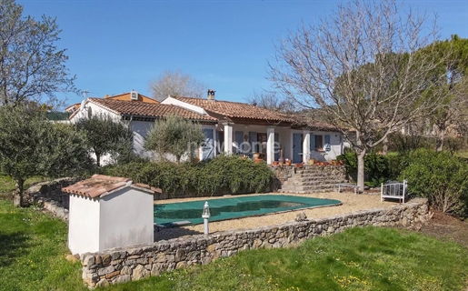 Ideal villa with pool, peacefully situated with beautiful views.