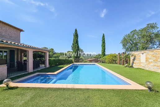 Maison de caractère à Villecroze avec piscine et vue dégagée