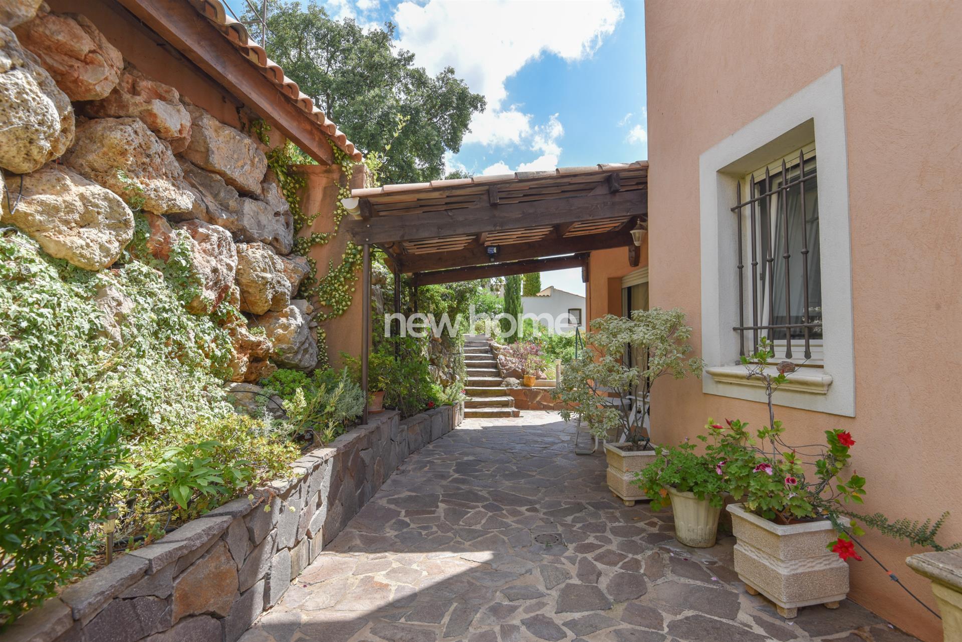 Compra: Vivenda (83600)
