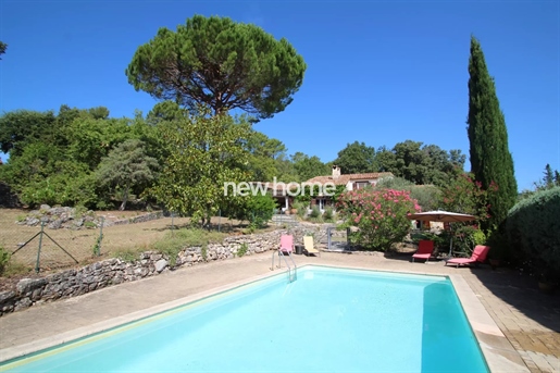 Pays de Fayence: au calme se trouve cette jolie villa provencale en pierres sur 1 ha 8 de terrain