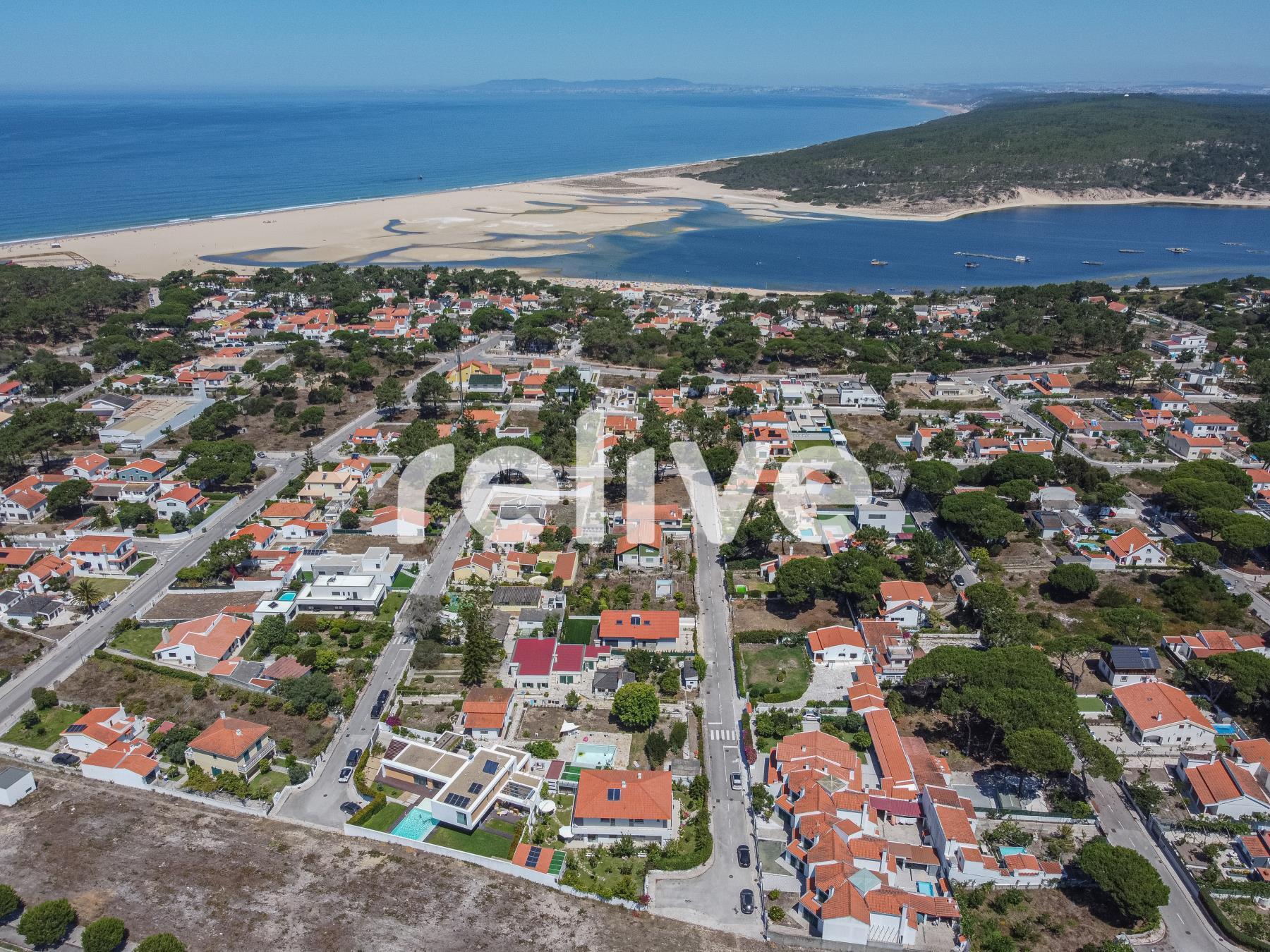 Vivenda T6 para venda !Conheça a sua casa de sonho na Lagoa Albufeira.
