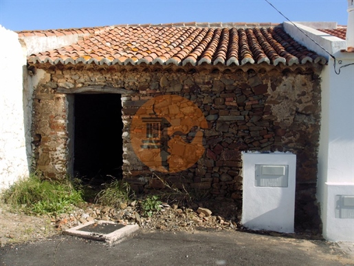 Дом с 80 м2 для восстановления с 3 дивизиями в Корте-Нова, Кастро Марим