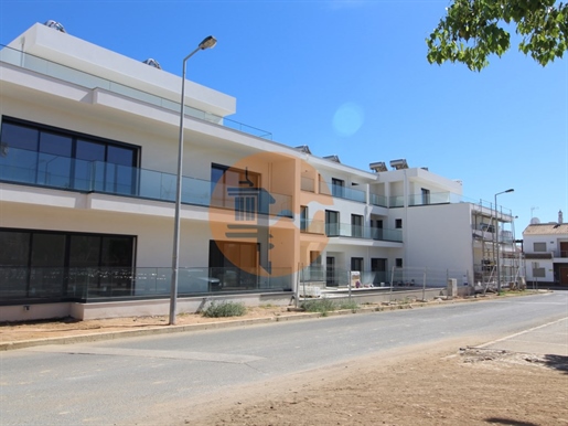 Apartment T1 +1, on the Ground Floor, 2 minutes from the marginal of Cabanas