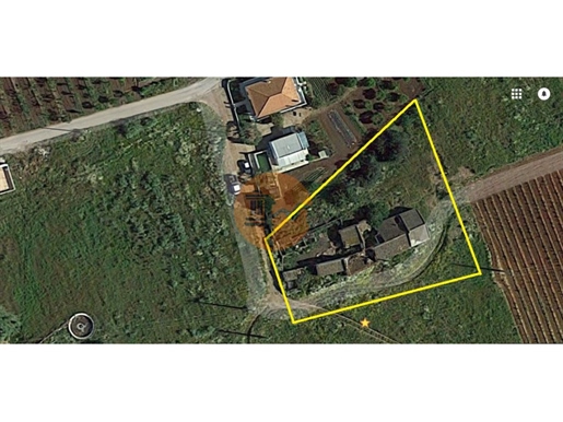 Land with more than 1400 m2 with 360m2 construction feasibility