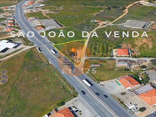 Land met een ruïne en een viabiliteit van de bouw van een villa met 300 m2 in São João da Venda, Lou
