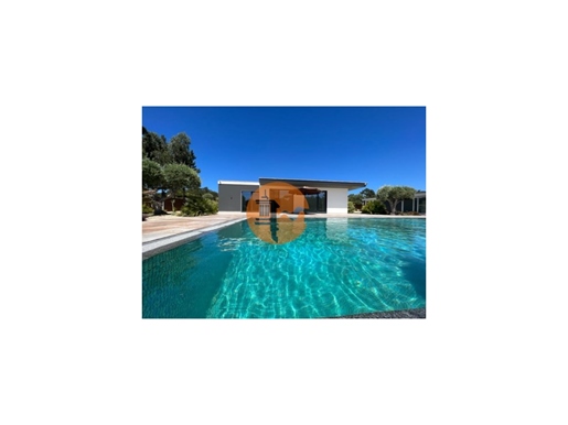 Fantastische Vrijstaande Villa V4 met zwembad veld padel in de buurt van Ericeira