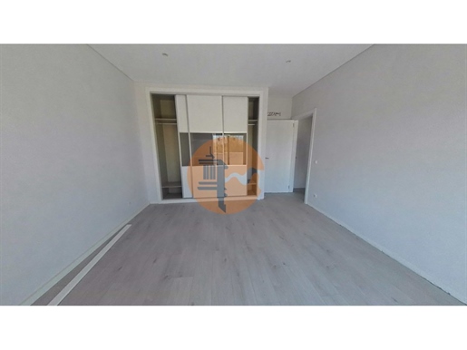 Apartment T2, New, with a fantastic orientation to the South in this fraction you can contemplate a