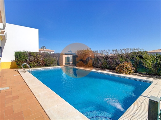 Casa de una sola planta con piscina en Quinta do Sobral