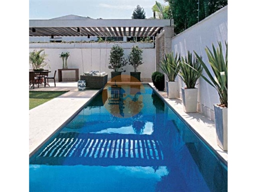 Wunderschöne moderne Villa mit 3 Schlafzimmern, Swimmingpool, Garage und Panoramaaufzug!