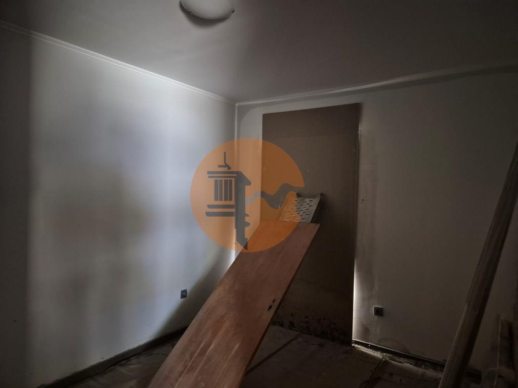 Charmant en verfijnd appartement met 1+1 slaapkamer in Vila Real de Santo António, gelegen op de bev