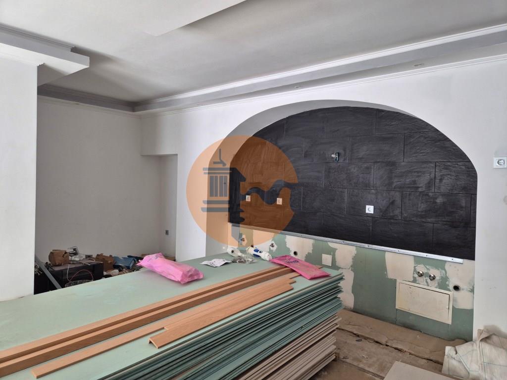 Charmant en verfijnd appartement met 1+1 slaapkamer in Vila Real de Santo António, gelegen op de bev
