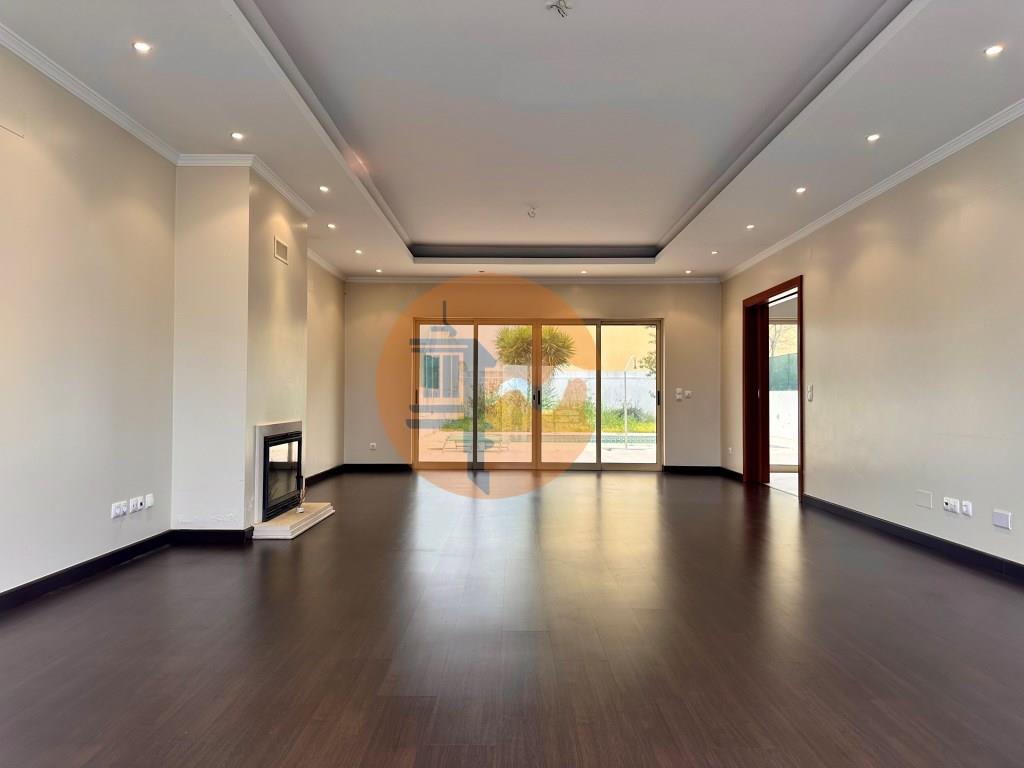 Purchase: House (8700)