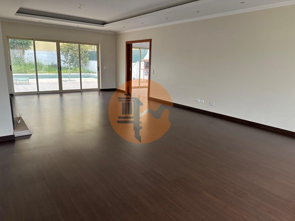 Purchase: House (8700)