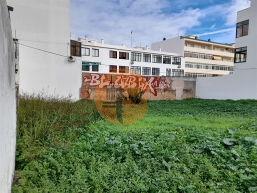 Excellent flat land, in the center of Olhão, intended for the construction of houses or residential