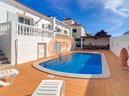 Fantastic 4 bedroom villa with parking, garden, pool and Bbq area in Altura