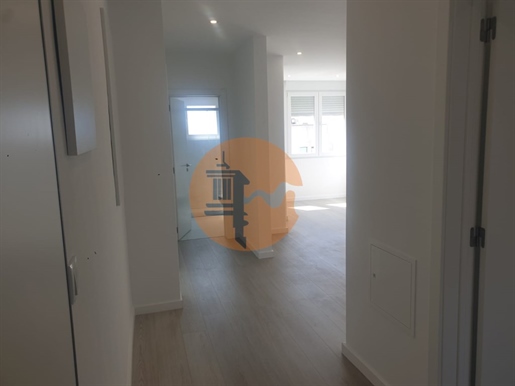 2 bedroom apartment completely renovated with equipped kitchen, 4 minutes walk from the Train Statio