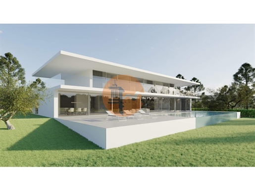 6 bedroom villa under construction with 800m2 on a 2,250 m2 plot in Monte Rei Golf