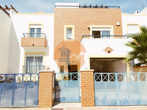 Casa T4 en urbanización tranquila en Tavira