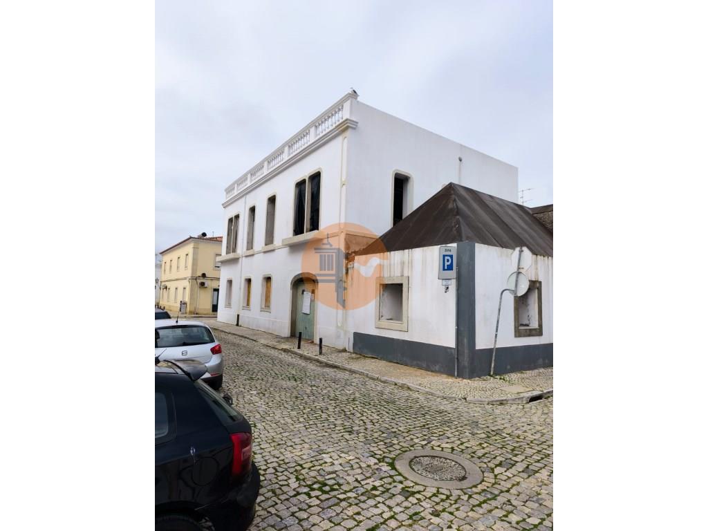 Ontwikkeling in Vila Real de Santo António met 5 appartementen op de 2e lijn van de rivier Guadiana
