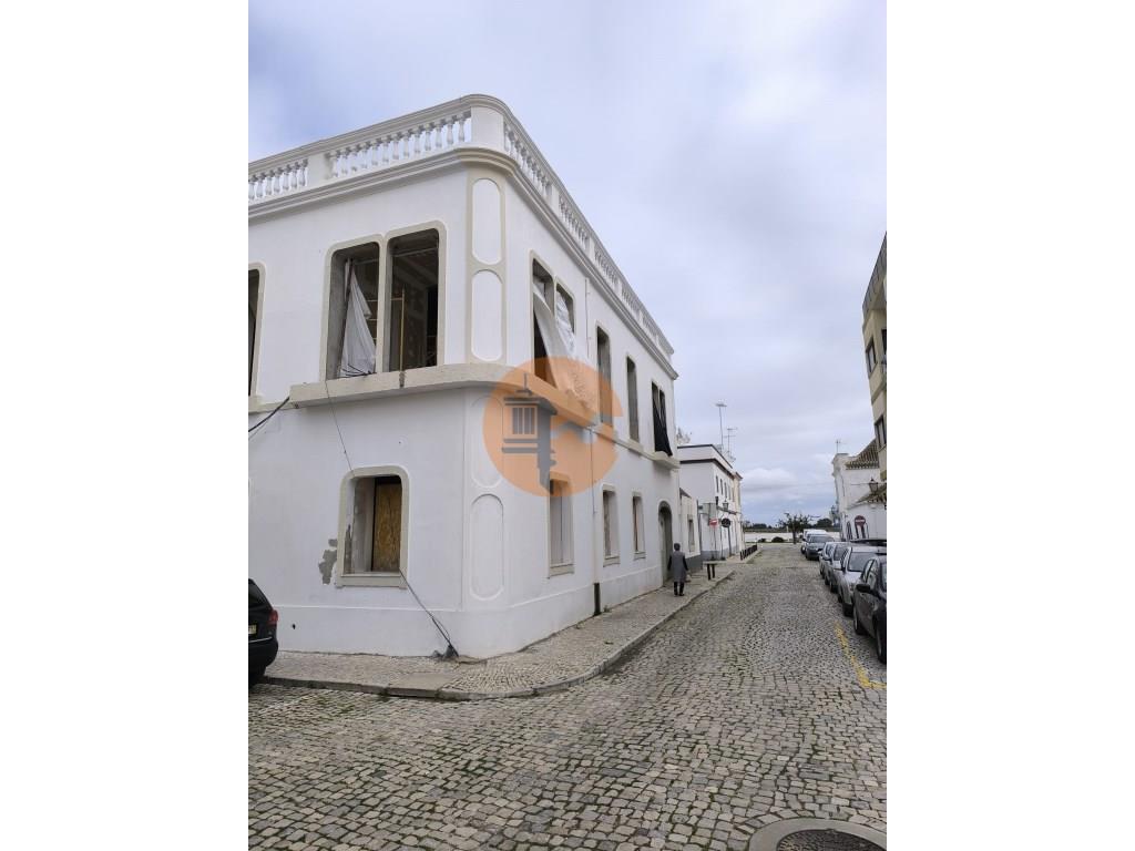 Ontwikkeling in Vila Real de Santo António met 5 appartementen op de 2e lijn van de rivier Guadiana