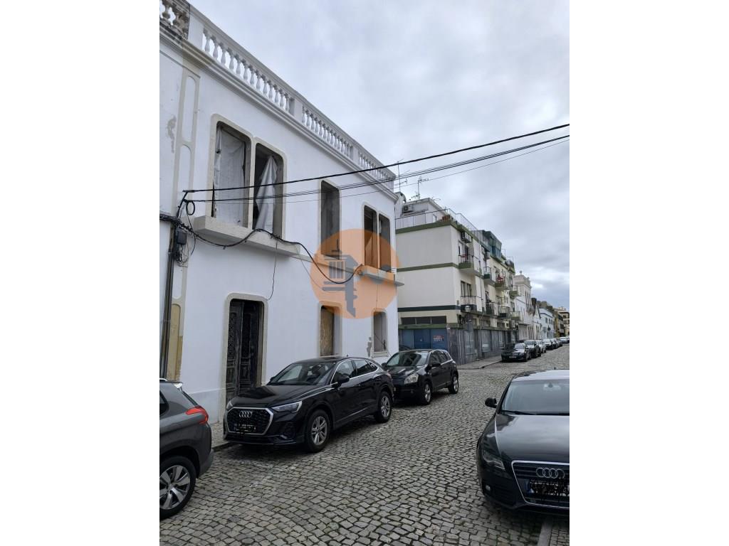 Ontwikkeling in Vila Real de Santo António met 5 appartementen op de 2e lijn van de rivier Guadiana