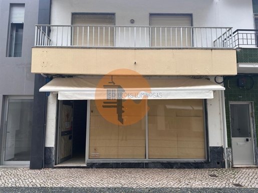 Unique opportunity! Building with Shop and Apartment in Vila Real de Santo António