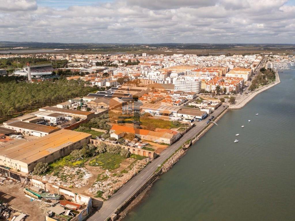 Baugrundstück in erster Reihe von Vila Real de Santo António