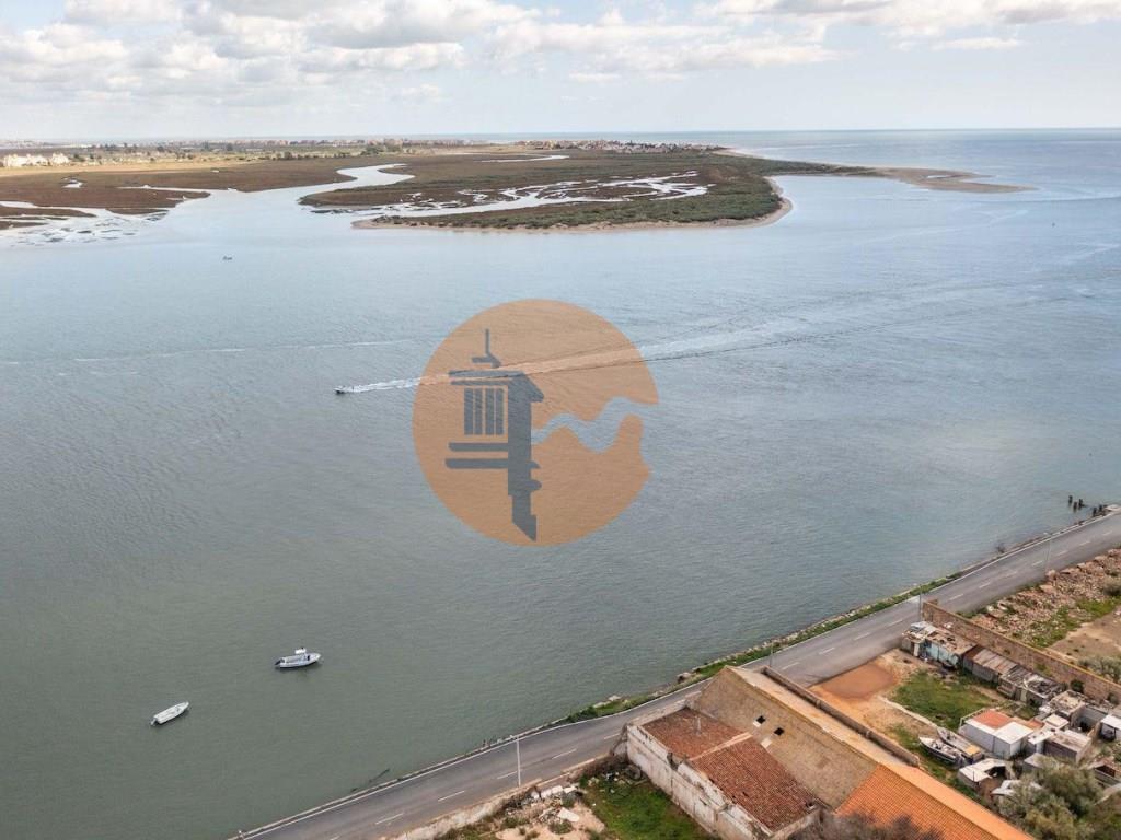 Baugrundstück in erster Reihe von Vila Real de Santo António