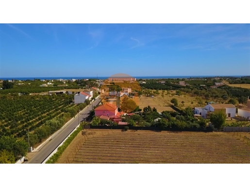 Unique Opportunity! Detached House in Tavira with Spacious Plot.