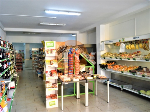Grand magasin dans le centre de Tavira