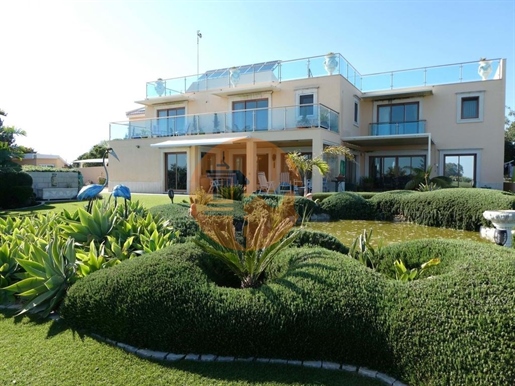 The elegance and refinement of living in a beautiful villa, with unique views of the Ria Formosa