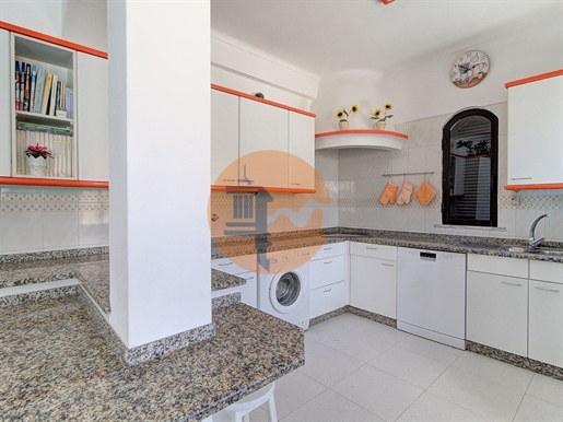 Luxe 5 slaapkamer villa met groot zwembad te koop in Praia da Alagoa in de Algarve